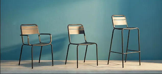 Collection de chaises, fauteuils et tabourets hauts professionnels de notre nouvelle gamme métal chez Stamp